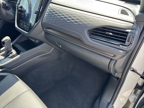 Certified 2025 Subaru Forester Touring AWD/4WD image 18