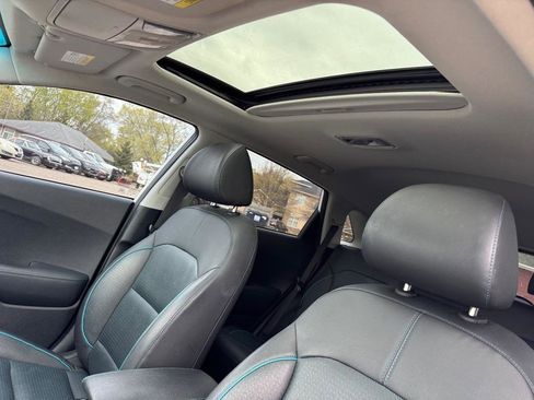 Used 2022 Kia Niro EX Premium FWD image 33