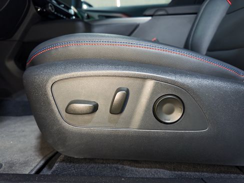 Used 2024 Chevrolet Equinox EV RS FWD image 7