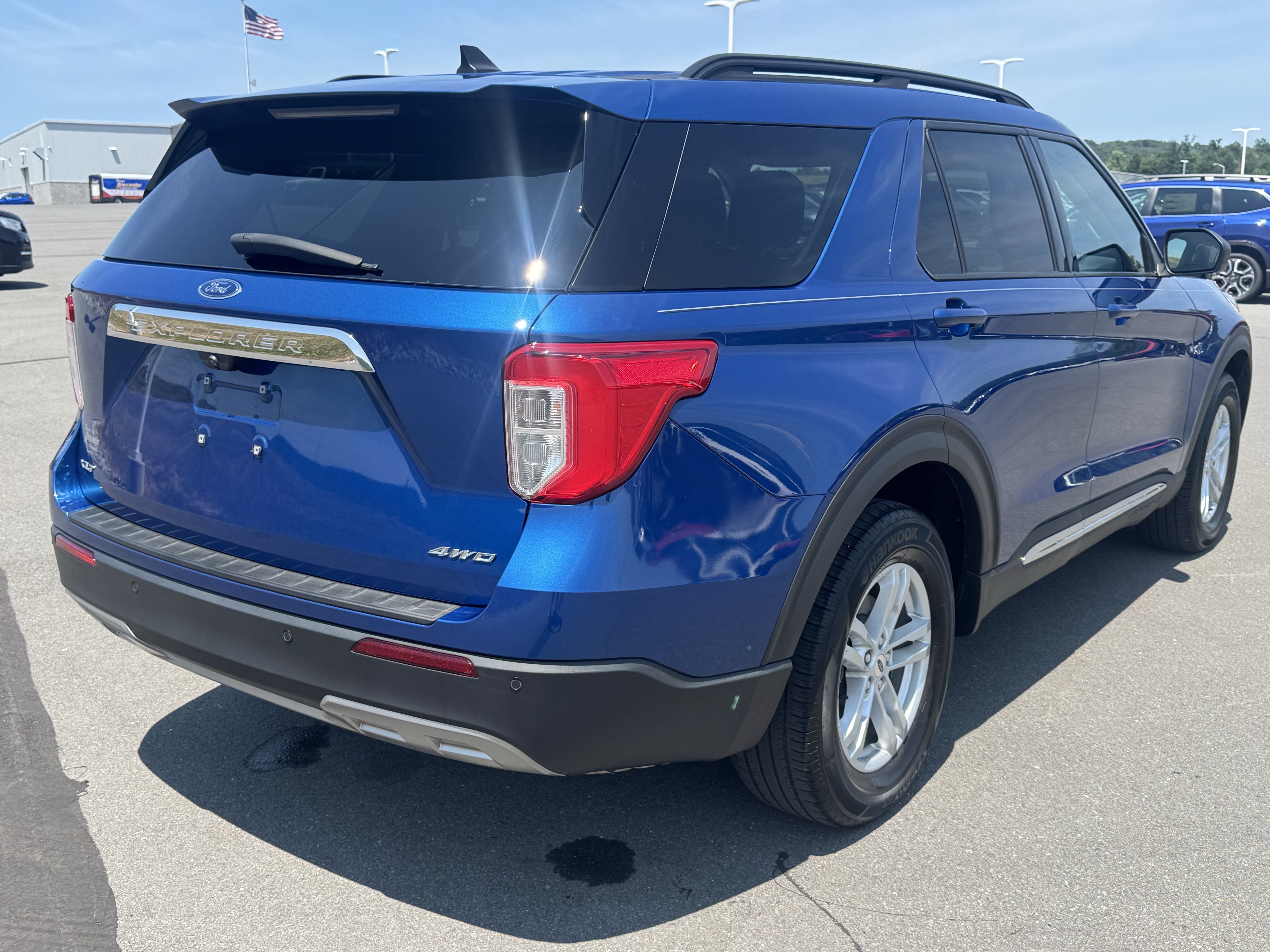 Used 2022 Ford Explorer XLT w/ Equipment Group 202A AWD/4WD image 3