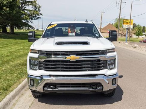 Used 2024 Chevrolet Silverado 2500 LT w/ Convenience Package AWD/4WD image 2