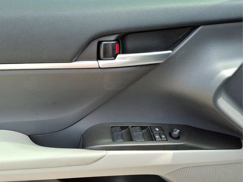 Used 2023 Toyota Camry LE FWD image 11