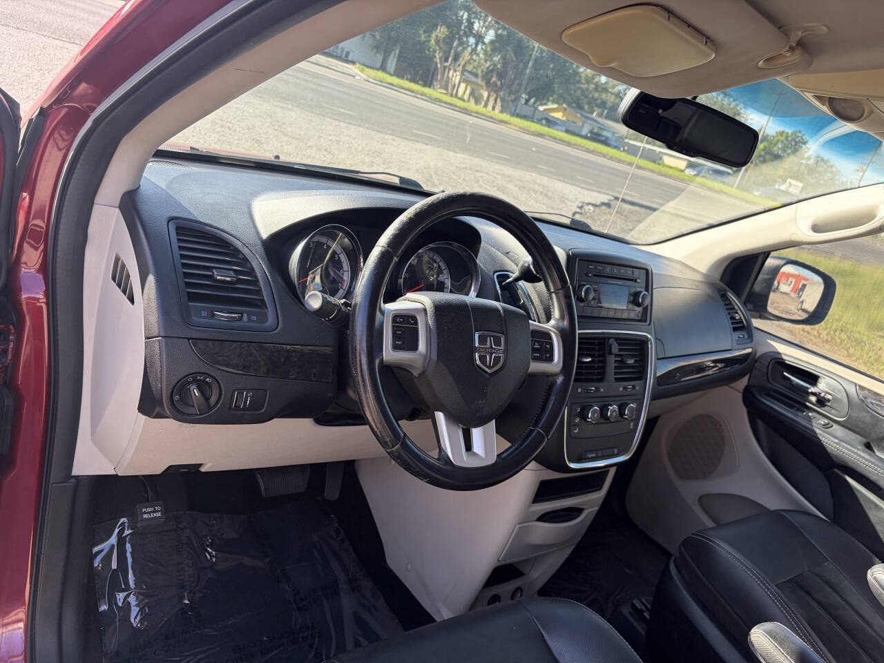 Used 2016 Dodge Grand Caravan American Value Package w/ UConnect Hands-Free Group FWD image 13