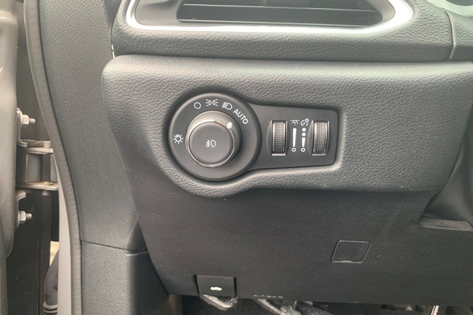 Used 2025 Chrysler Pacifica Limited FWD image 35