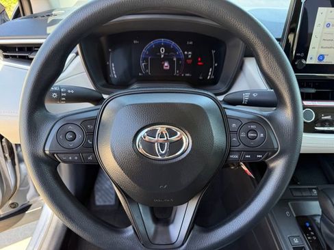 Used 2026 Toyota Corolla Cross L image 17