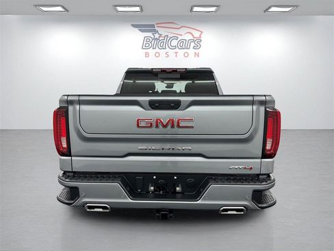 Used 2024 GMC Sierra 1500 AT4 w/ Technology Package image 5