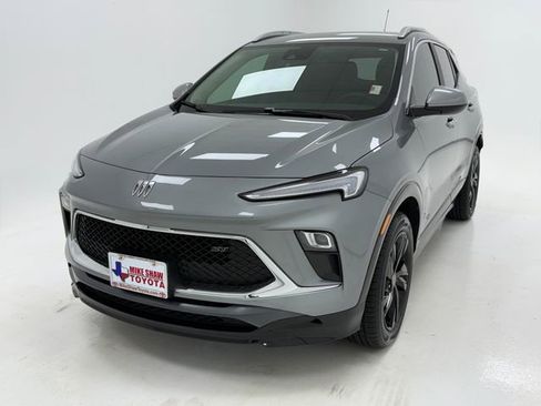 Used 2025 Buick Encore GX Sport Touring FWD image 4
