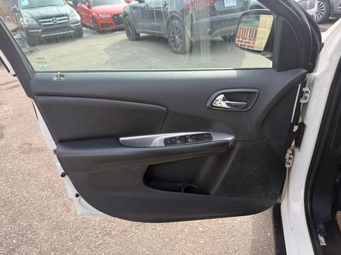 Used 2014 Dodge Journey SE w/ Flexible Seating Group image 17