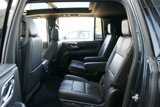 Used 2022 Chevrolet Suburban RST w/ Sport Performance Package AWD/4WD image 28