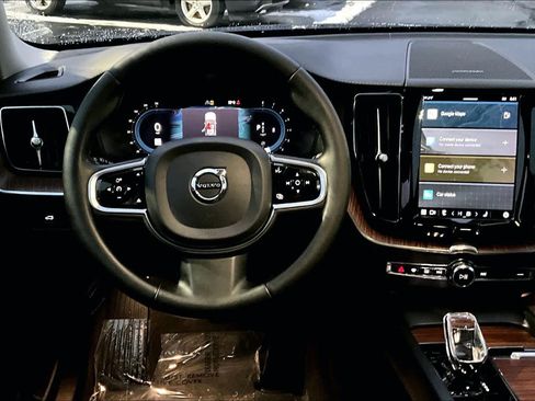 Used 2023 Volvo XC60 B5 Ultimate w/ Climate Package image 5