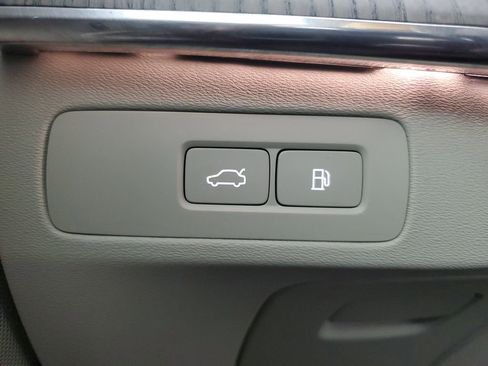 Certified 2023 Volvo XC90 T8 Plus w/ Protection Package Premier image 39