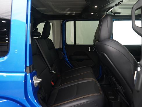 Used 2024 Jeep Wrangler Unlimited Sahara w/ Technology Group AWD/4WD image 12