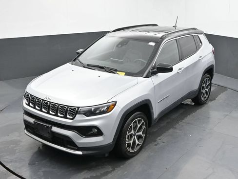 Used 2025 Jeep Compass Limited AWD/4WD image 17