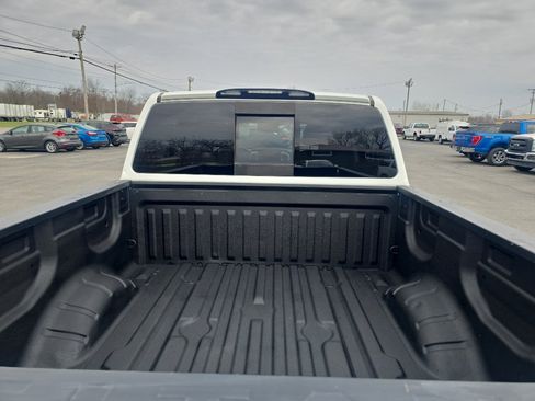 Used 2017 Nissan Titan SV image 10