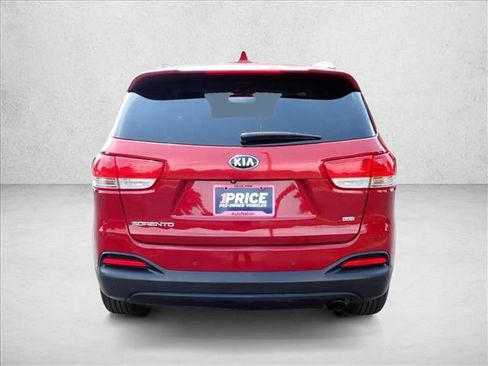 Used 2017 Kia Sorento FWD w/ LX Convenience Package image 3