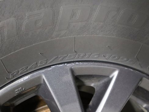 Used 2020 Toyota Tacoma SR5 image 38