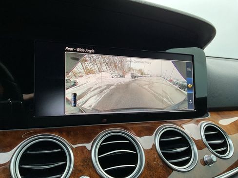 Used 2018 Mercedes-Benz E 300 4MATIC image 27