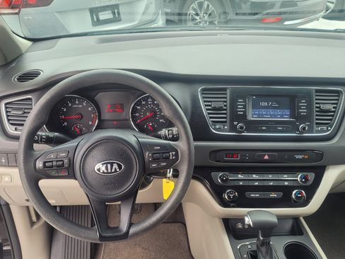 Used 2018 Kia Sedona L image 14