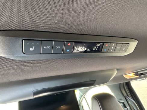 Used 2025 Toyota Sienna Platinum image 24