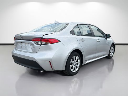 Used 2024 Toyota Corolla LE image 3