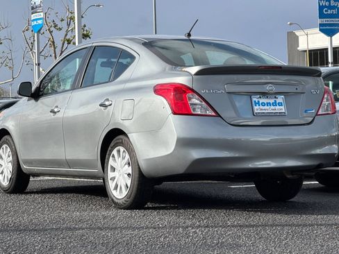 Used 2013 Nissan Versa SV image 3