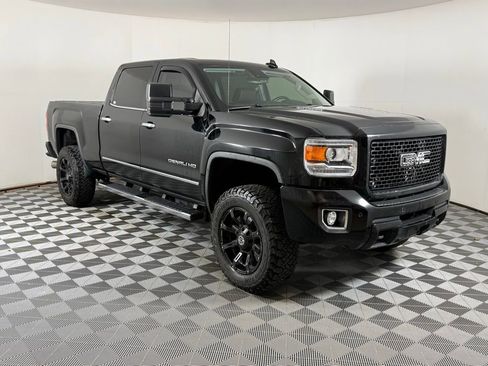 Used 2015 GMC Sierra 2500 Denali w/ Duramax Plus Package AWD/4WD image 1