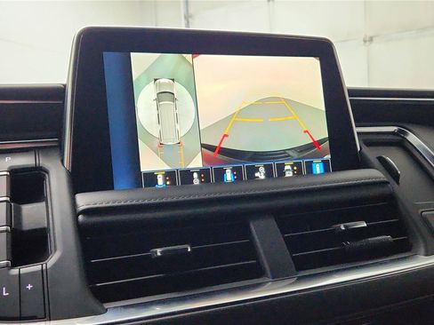 Used 2022 Chevrolet Suburban Z71 w/ Luxury Package image 44