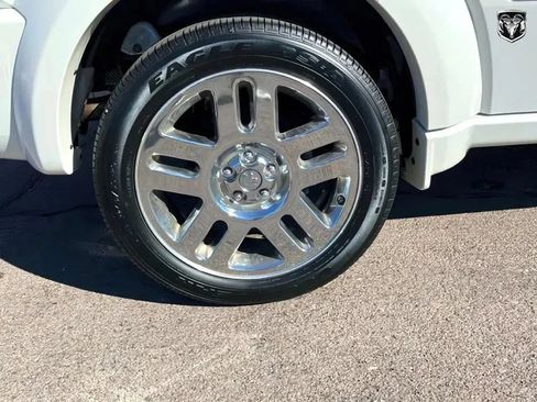 Used 2007 Dodge Nitro R/T RWD image 18