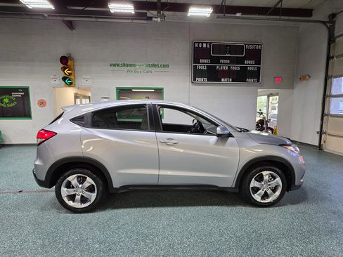 Used 2021 Honda HR-V LX image 5