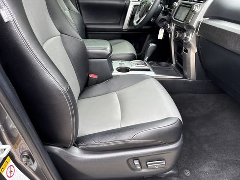 Used 2017 Toyota 4Runner SR5 Premium RWD image 13