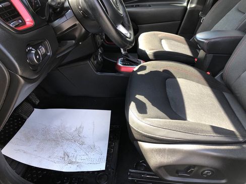 Used 2020 Jeep Renegade Trailhawk w/ Cold Weather Group image 17