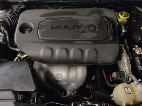 Used 2019 Jeep Cherokee Latitude w/ Popular Appearance Group FWD image 30