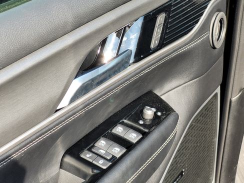 New 2025 Jeep Wagoneer 4WD w/ Convenience Group I image 9