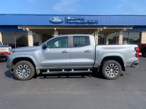 Used 2024 Chevrolet Colorado LT w/ LT Convenience Package III AWD/4WD image 9