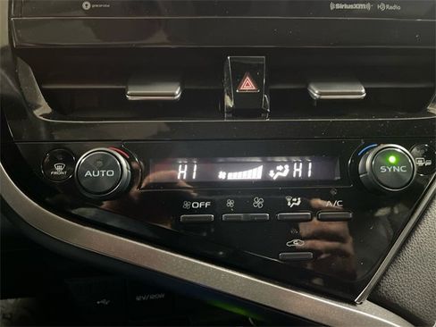 Used 2023 Toyota Camry SE image 18