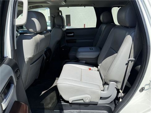 Used 2015 Toyota Sequoia Platinum AWD/4WD image 12