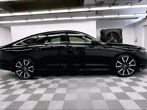 Used 2025 Honda Accord Touring image 15