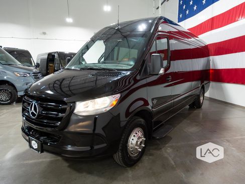Used 2024 Mercedes-Benz Sprinter 3500 image 9