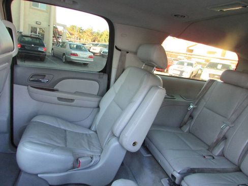 Used 2010 GMC Yukon XL SLT image 23
