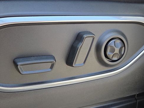 Used 2024 Jeep Wagoneer Series III AWD/4WD image 18