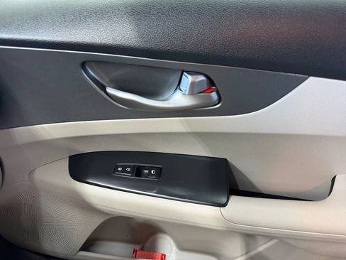 Used 2020 Kia Forte LXS FWD image 40