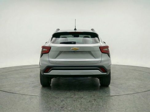 Used 2025 Chevrolet Trax LT image 6