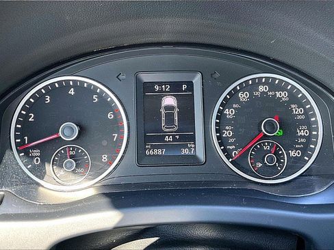 Used 2018 Volkswagen Tiguan Limited image 21