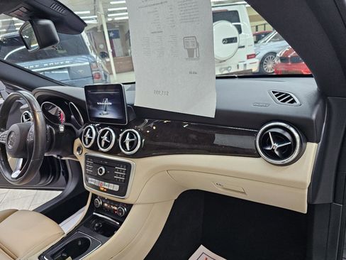 Used 2018 Mercedes-Benz CLA 250 image 21