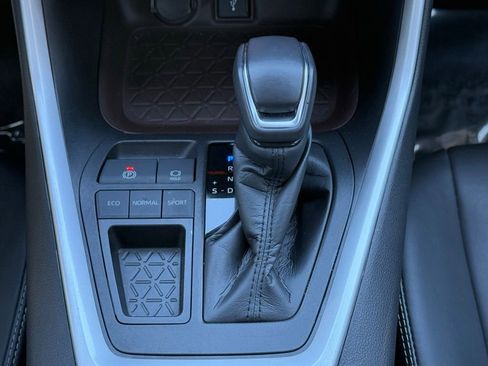 Used 2021 Toyota RAV4 Limited image 26