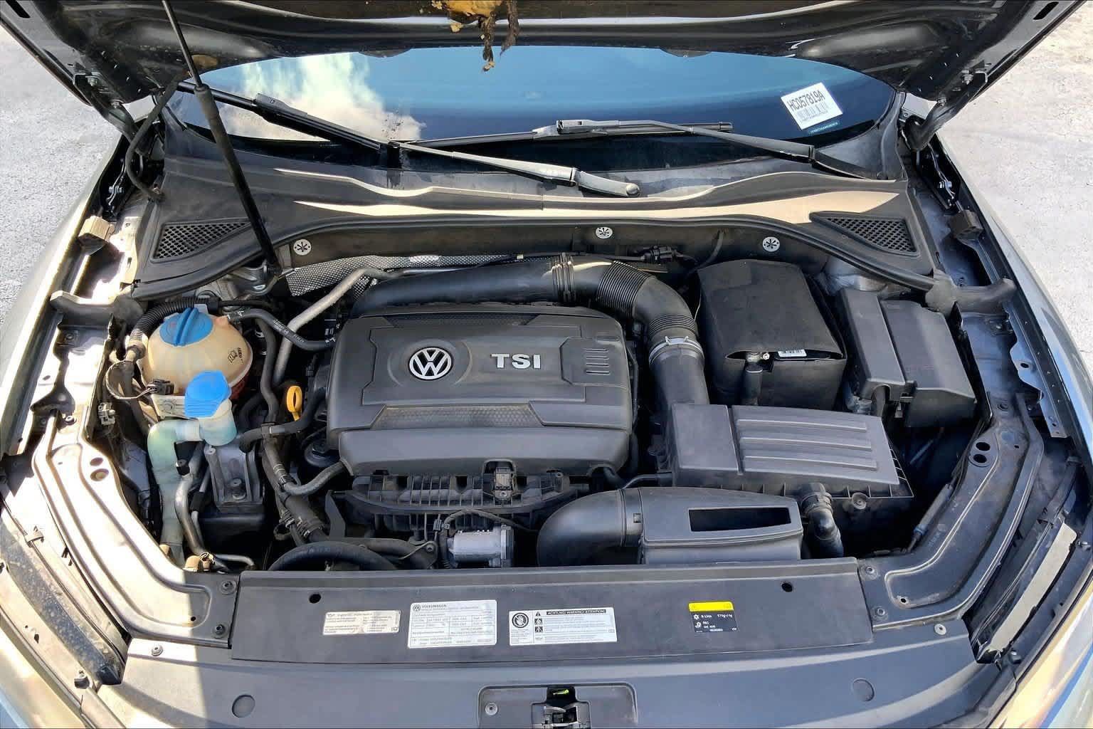 Used 2017 Volkswagen Passat 1.8T R-Line FWD image 9