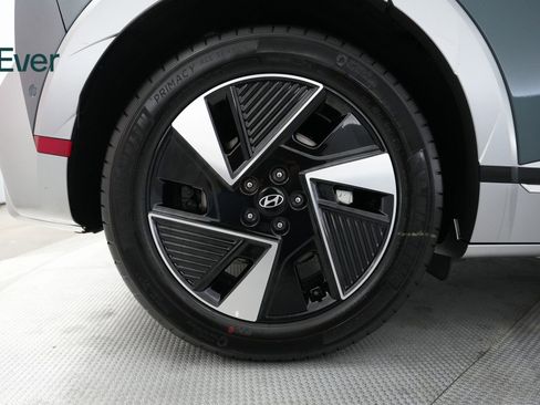 Used 2025 Hyundai Ioniq 5 Limited image 17