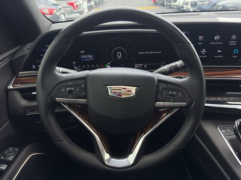 Used 2021 Cadillac Escalade Premium Luxury AWD/4WD image 24