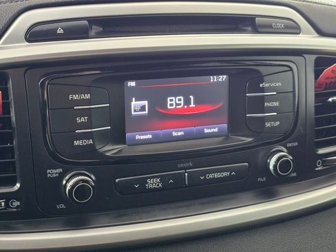 Used 2016 Kia Sorento LX image 29