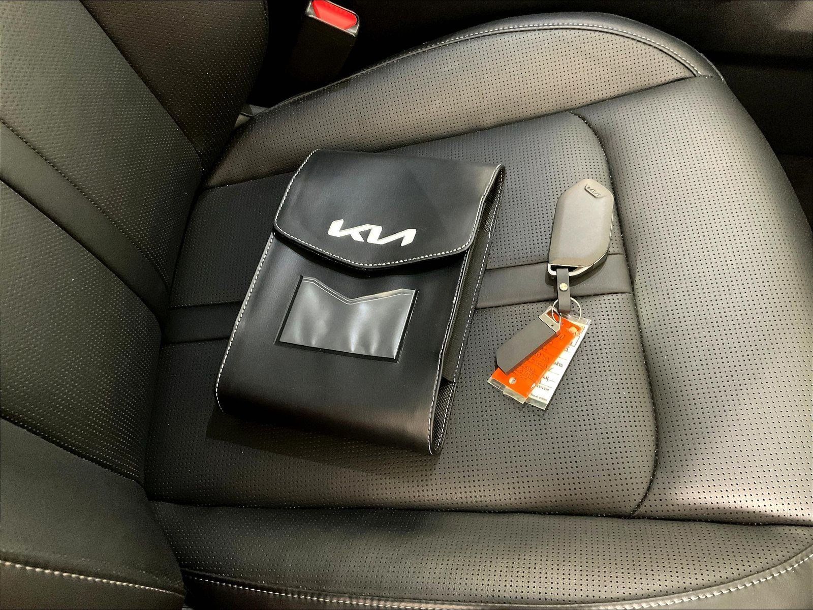 Certified 2025 Kia Sorento EX w/ Panoramic Sunroof Package FWD image 36